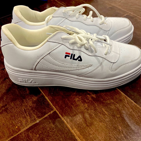 White womens Fila sneaker - Picture 1 of 1
